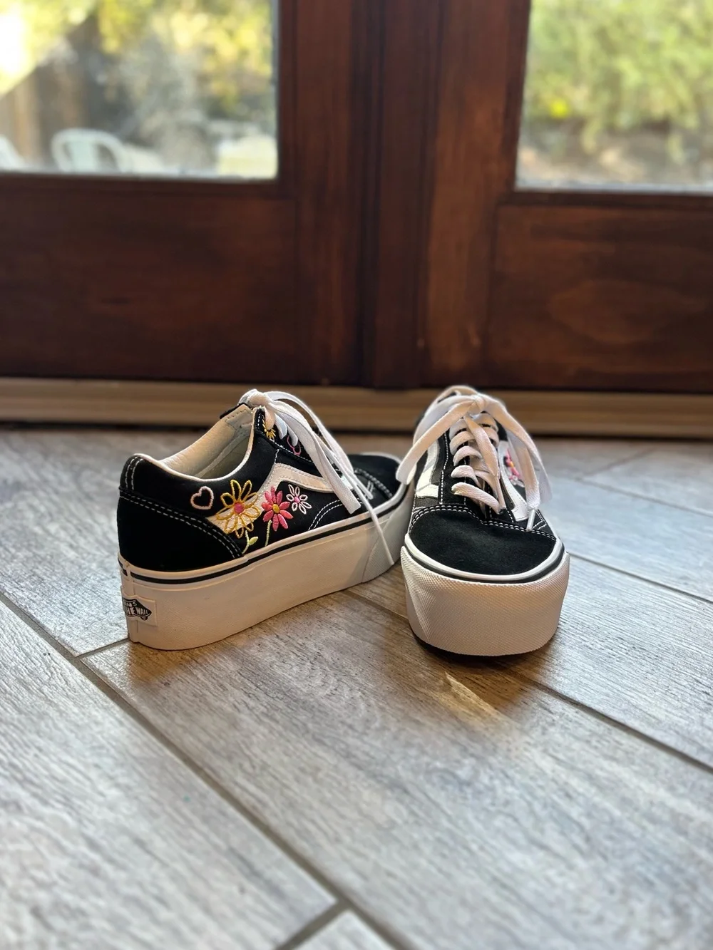VANS Embroidered Old Skool Platform Sneakers, Women’s 5.5, Never Worn!